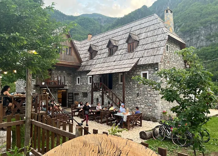 Shpella Guesthouse Theth