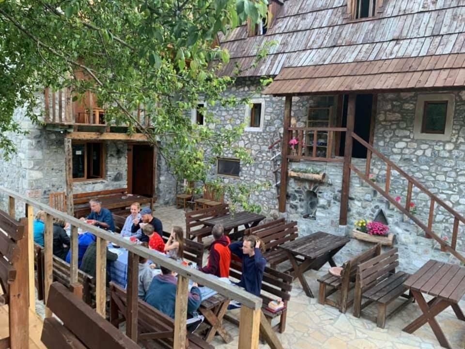 Shpella Guest house *